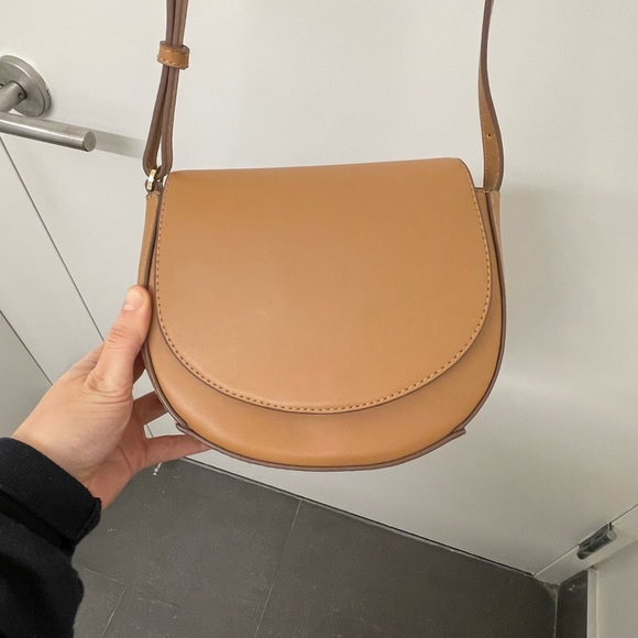 A new day faux leather crossbody bag in camel. Excellent condition. New. - Picture 4 of 9